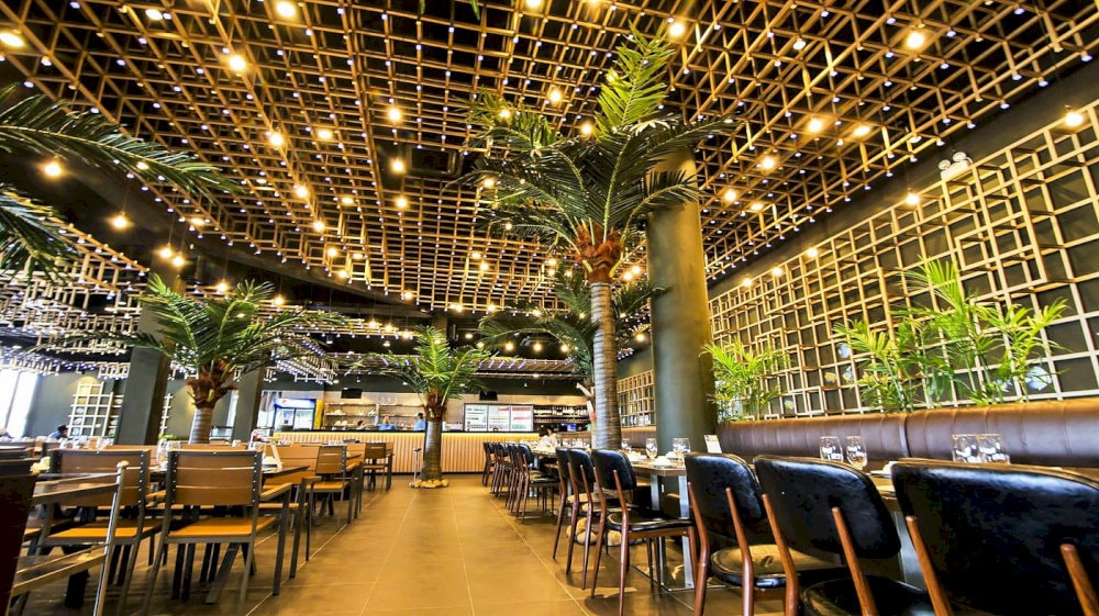 Muoi Bien Seafood is a favorite among both locals and visitors, thanks to its elegant beachfront setting and diverse menu